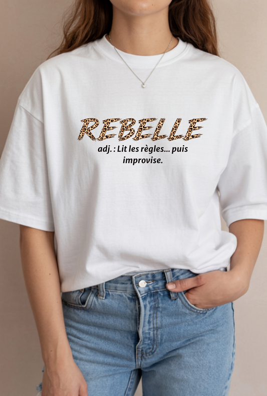 T-shirt « Rebelle » coupe oversize créé par Céline Studio Création
